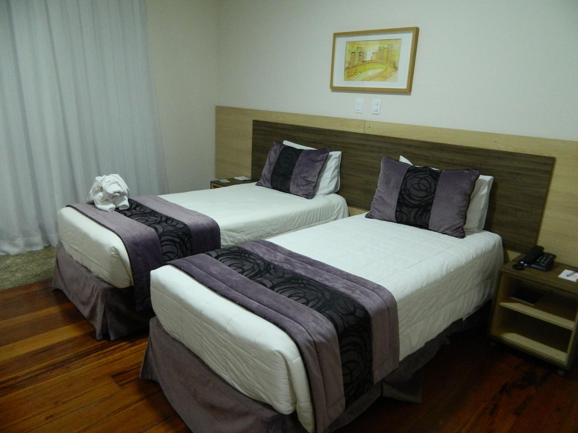 Colonial Plaza Hotel 平达莫尼扬加巴 外观 照片