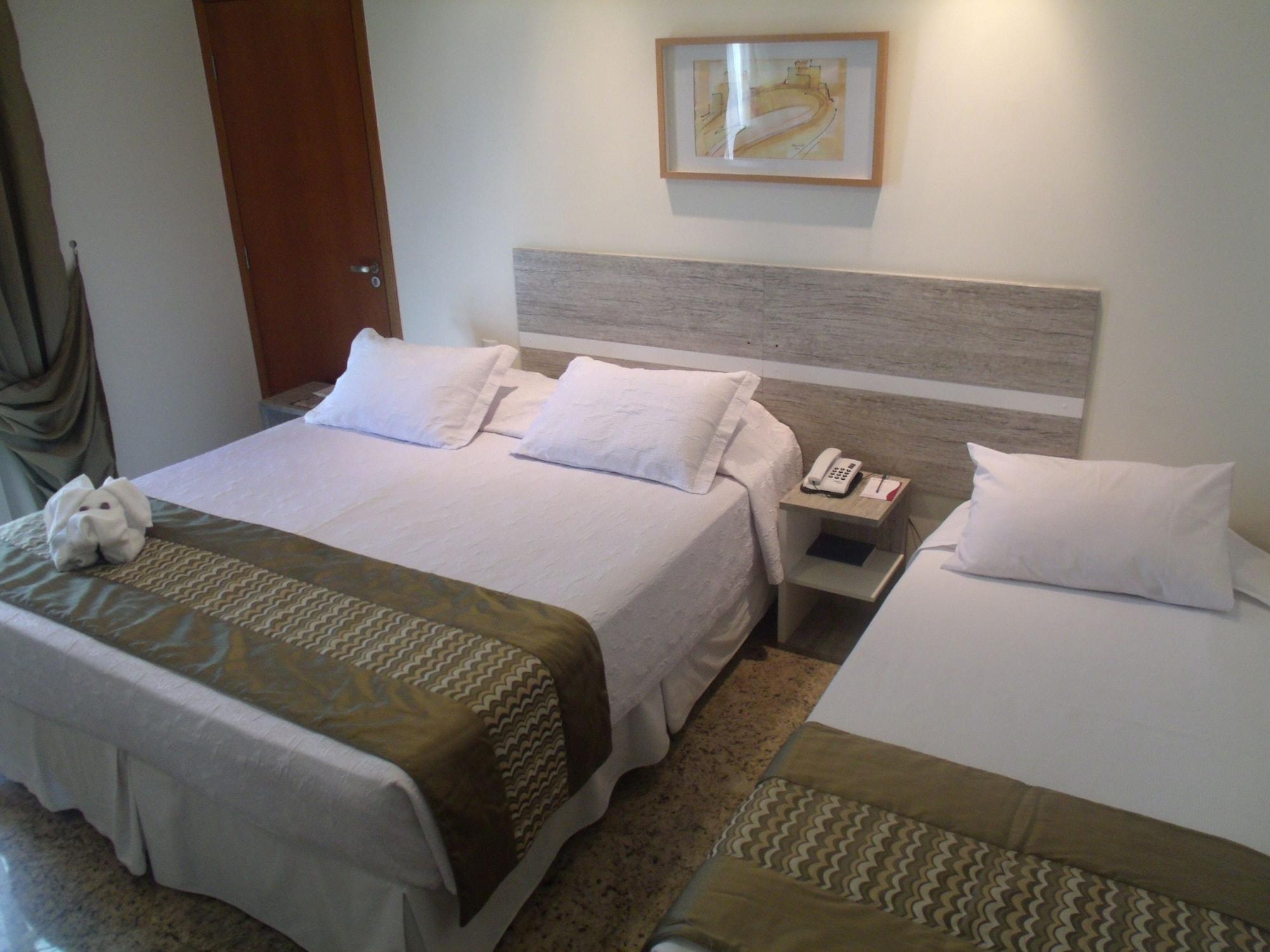Colonial Plaza Hotel 平达莫尼扬加巴 外观 照片