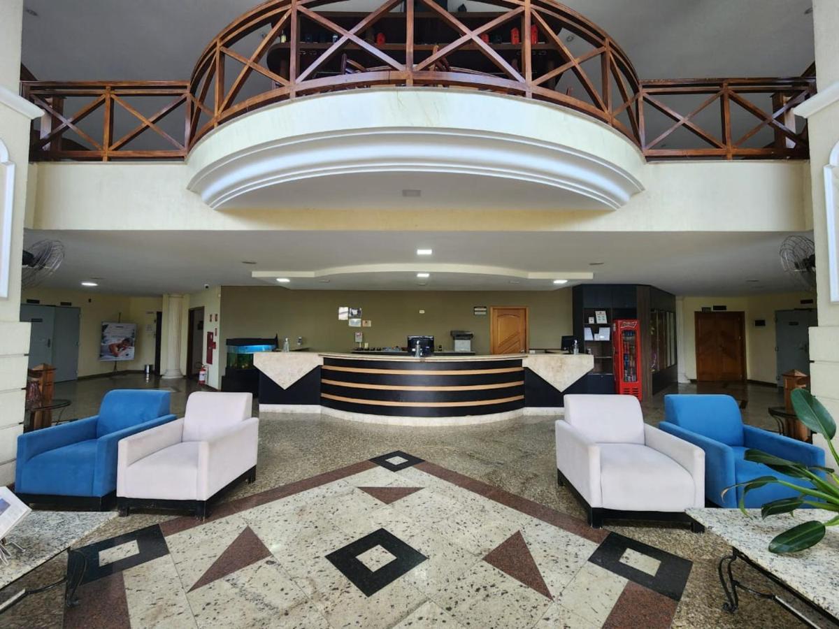 Colonial Plaza Hotel 平达莫尼扬加巴 外观 照片