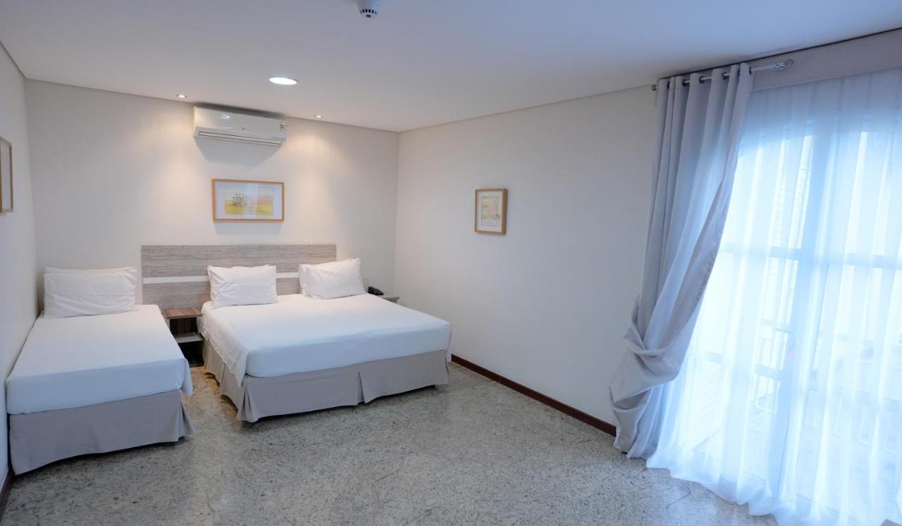 Colonial Plaza Hotel 平达莫尼扬加巴 外观 照片
