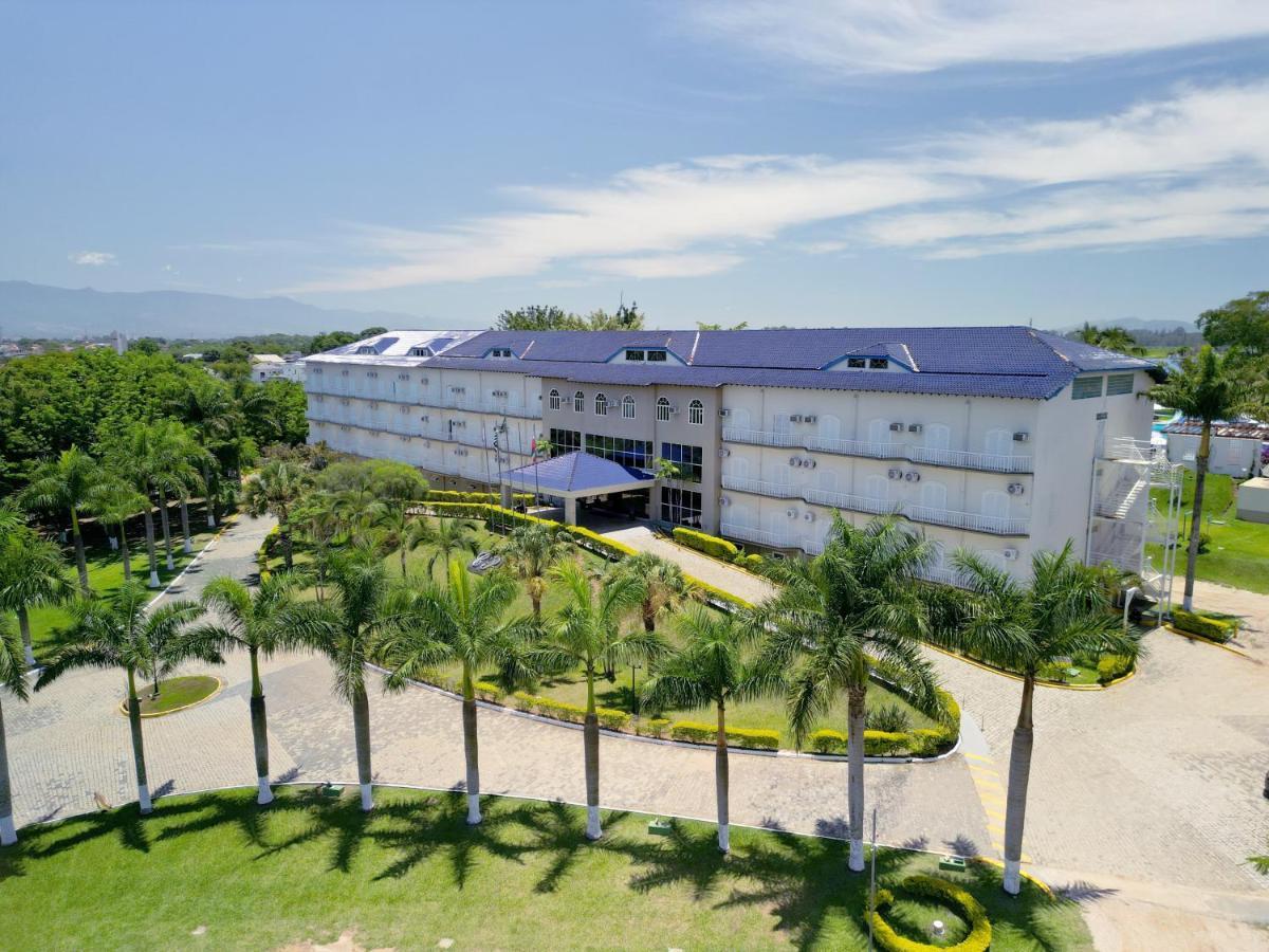 Colonial Plaza Hotel 平达莫尼扬加巴 外观 照片